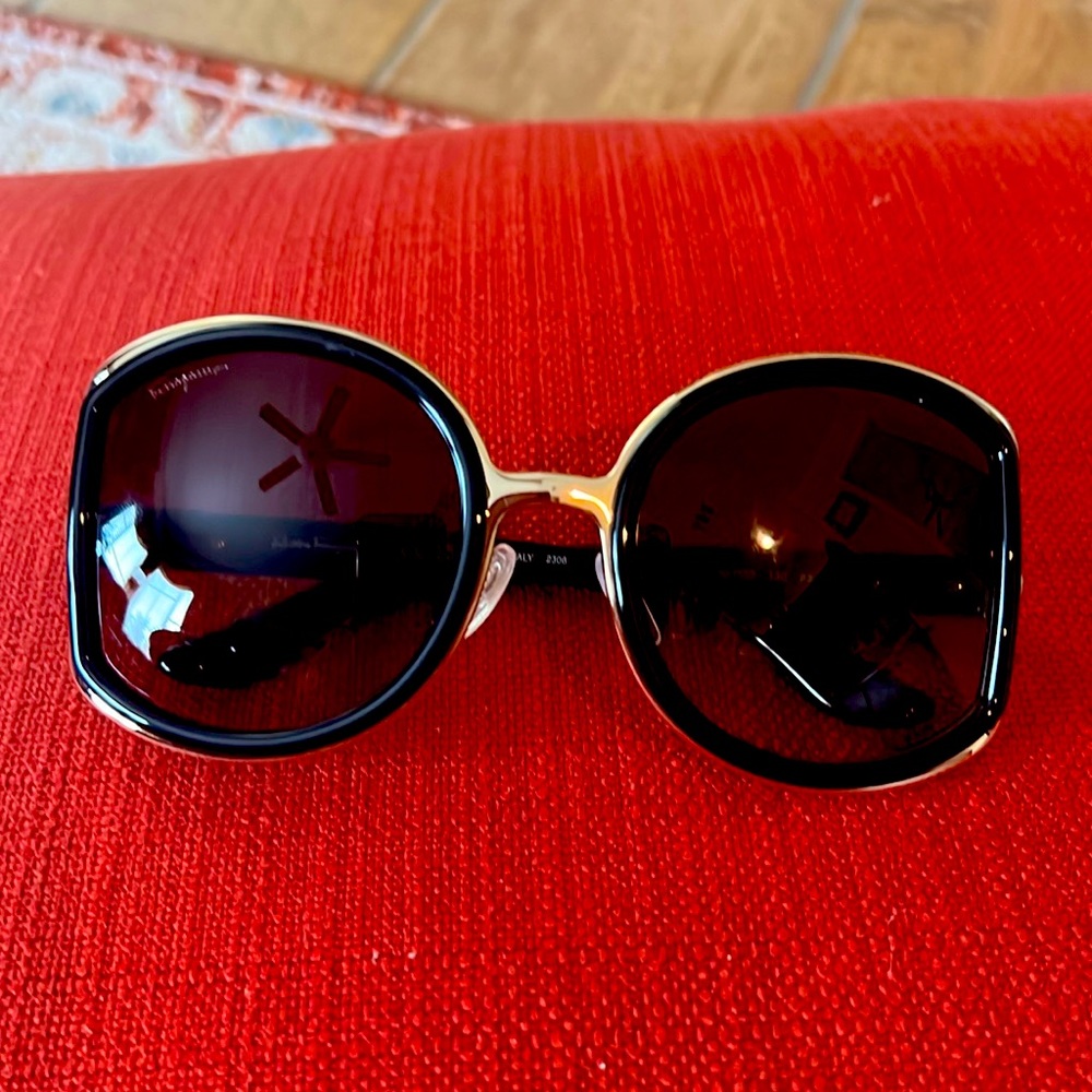 COPY - AUENTHTIC BRAND NEW FERRAGAMO SUNGLASSES